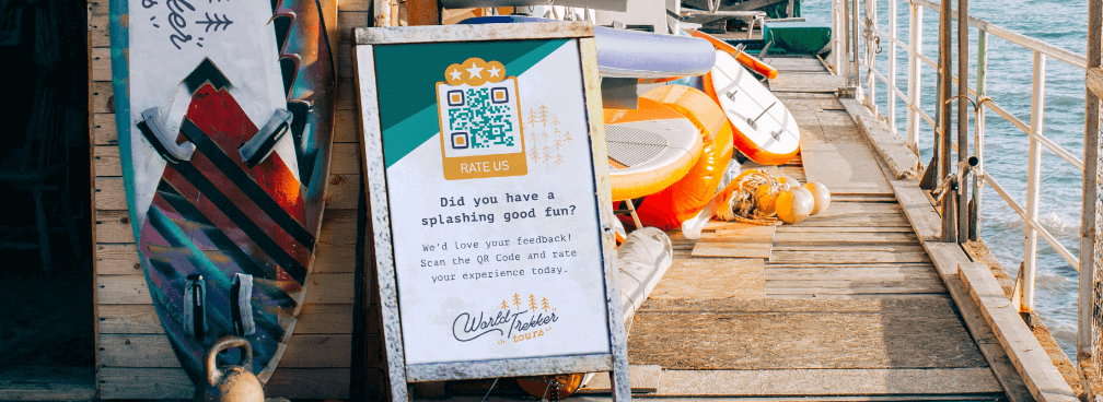 QR-Code-Idee auf einem Schild zum Bewerben touristischer Aktivitäten