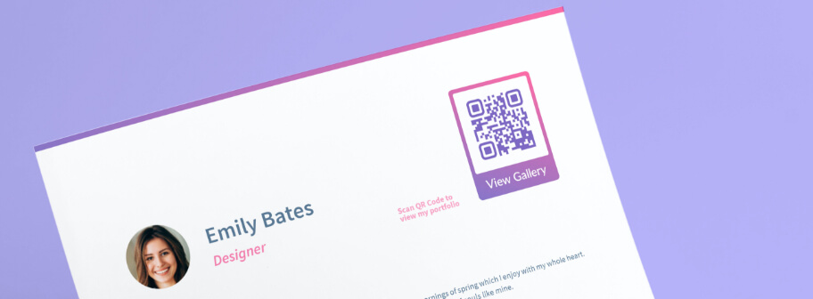 QR-Code-Idee auf einem Lebenslauf zum Bewerben eines Portfolios