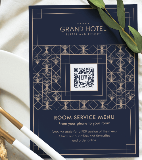 Zimmerservice-Menü eines Hotels mit einem QR Code, der das Menü als PDF-Datei verlinkt.