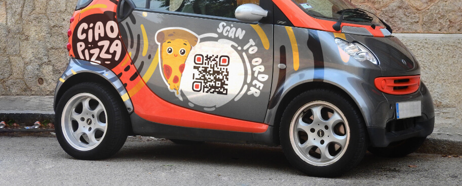 Idee für eine QR-Code-Speisekarte auf einem Lieferfahrzeug